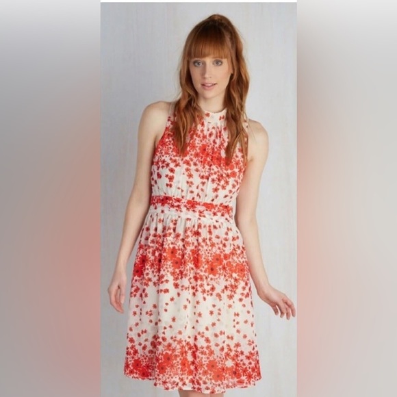 Modcloth Dresses & Skirts - ModCloth Fervour paprika floral slvlss dress w horizontal pleats at wais…
